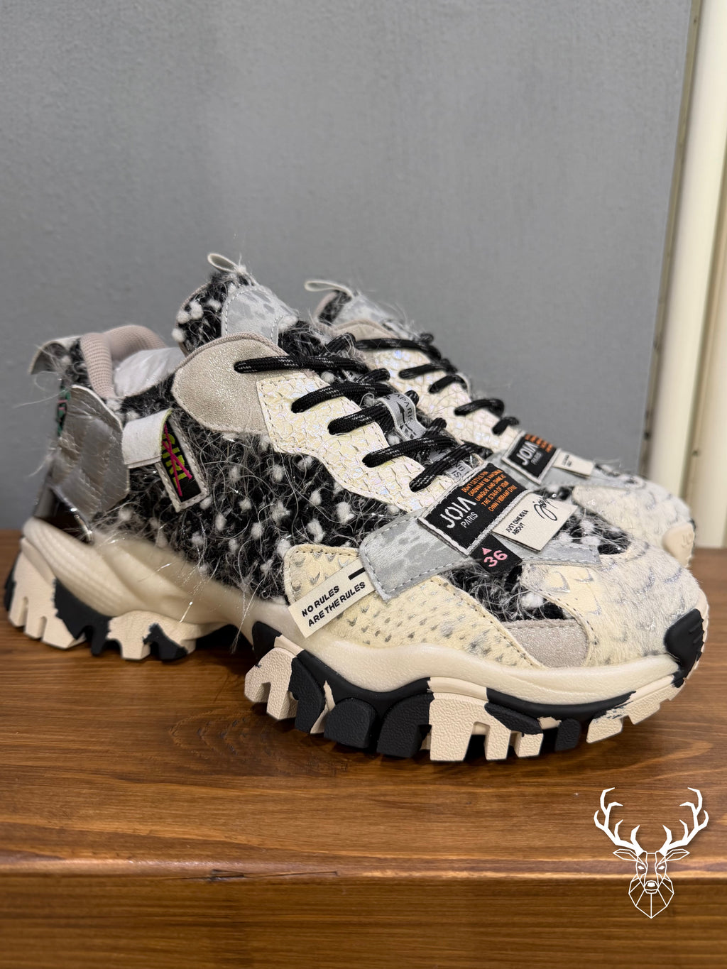 Sneaker Label Black & White Joia Paris