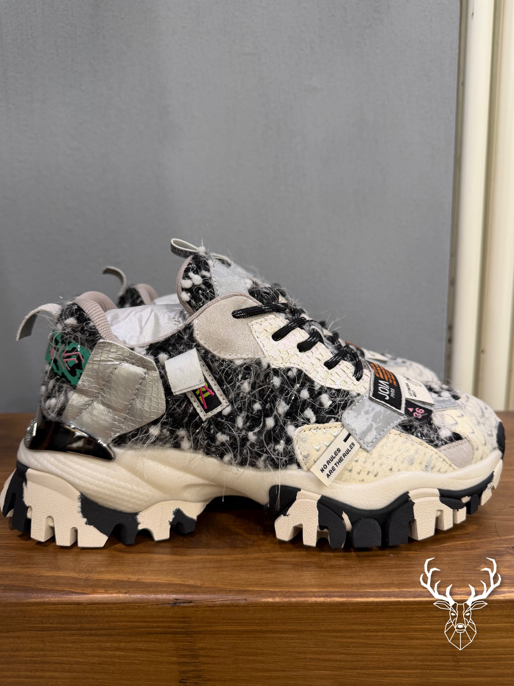 Sneaker Label Black & White Joia Paris