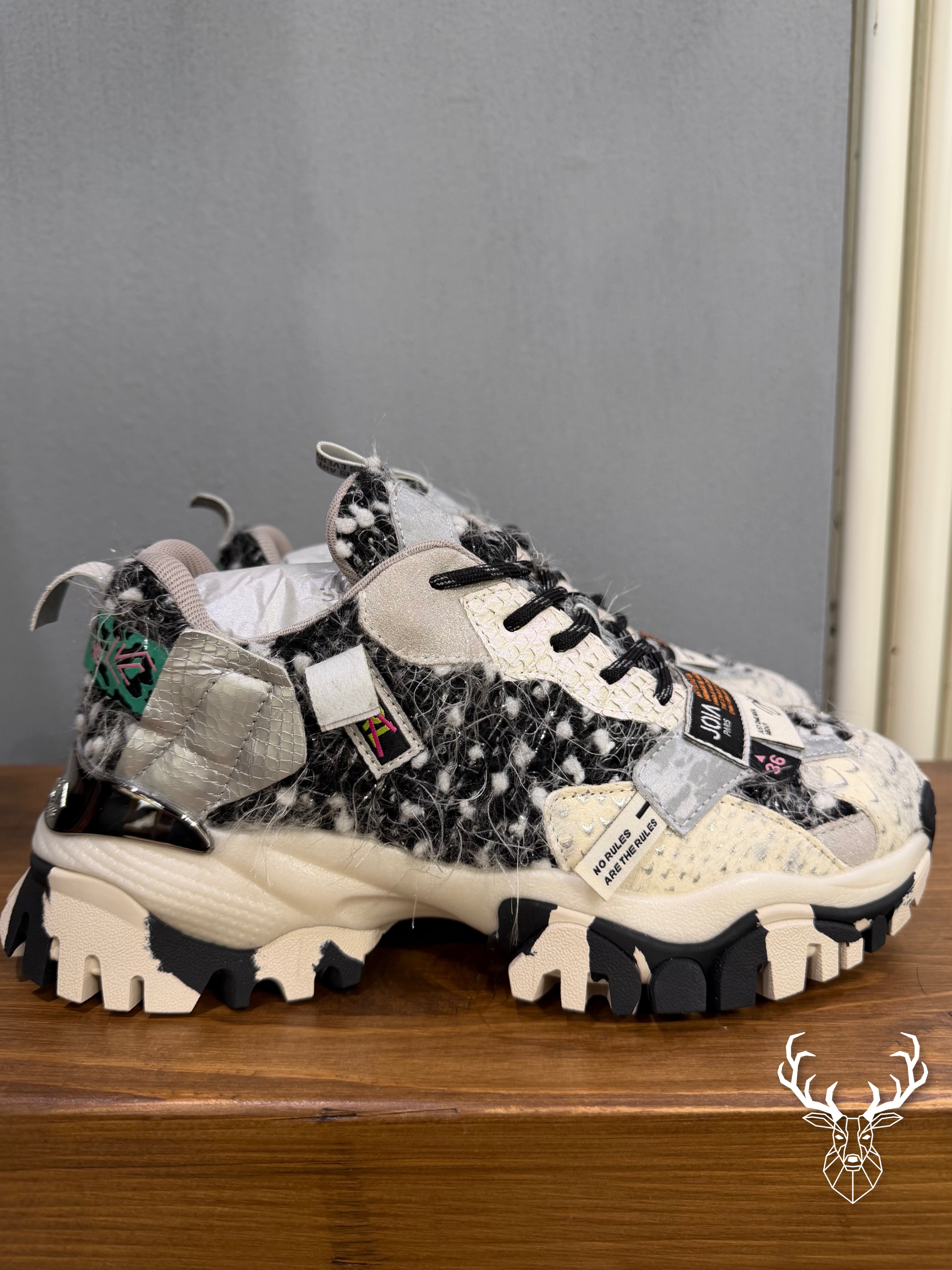 Sneaker Label Black & White Joia Paris