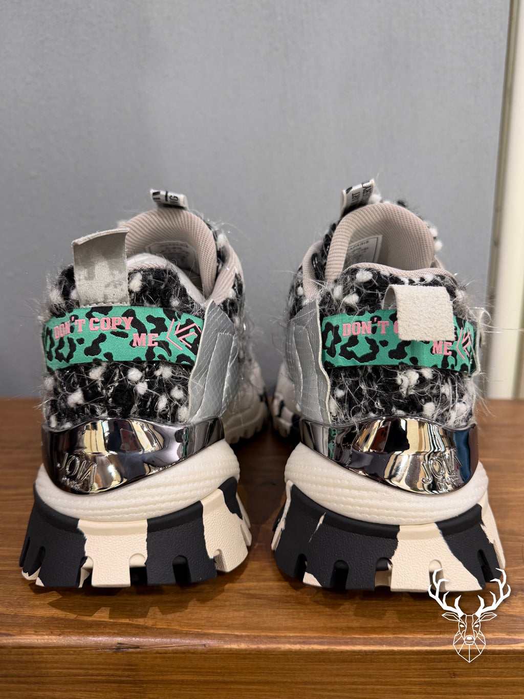 Sneaker Label Black & White Joia Paris