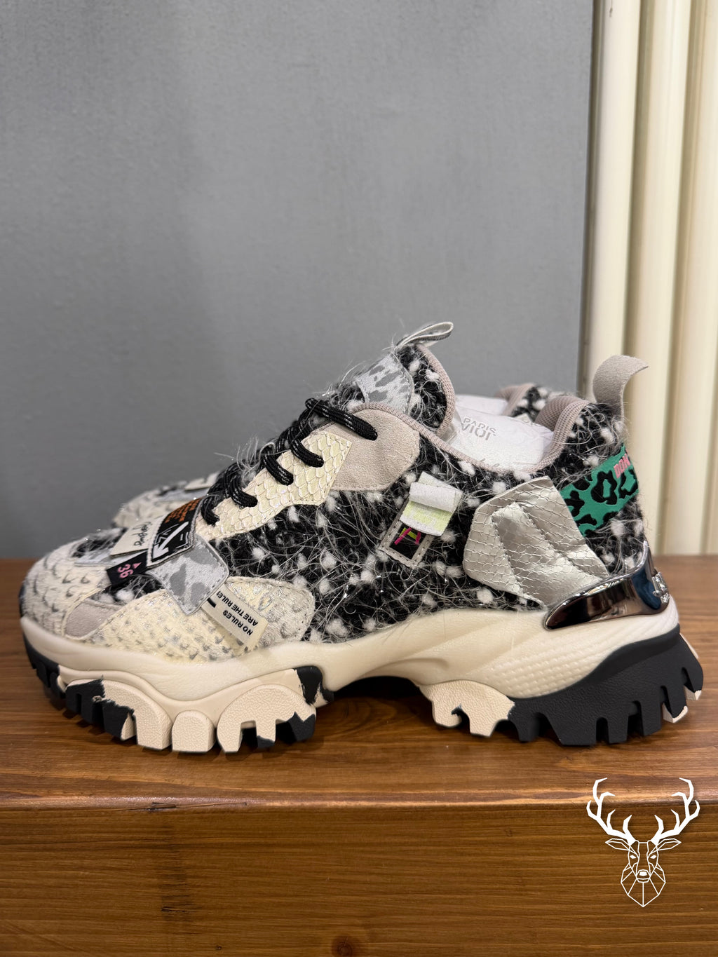 Sneaker Label Black & White Joia Paris