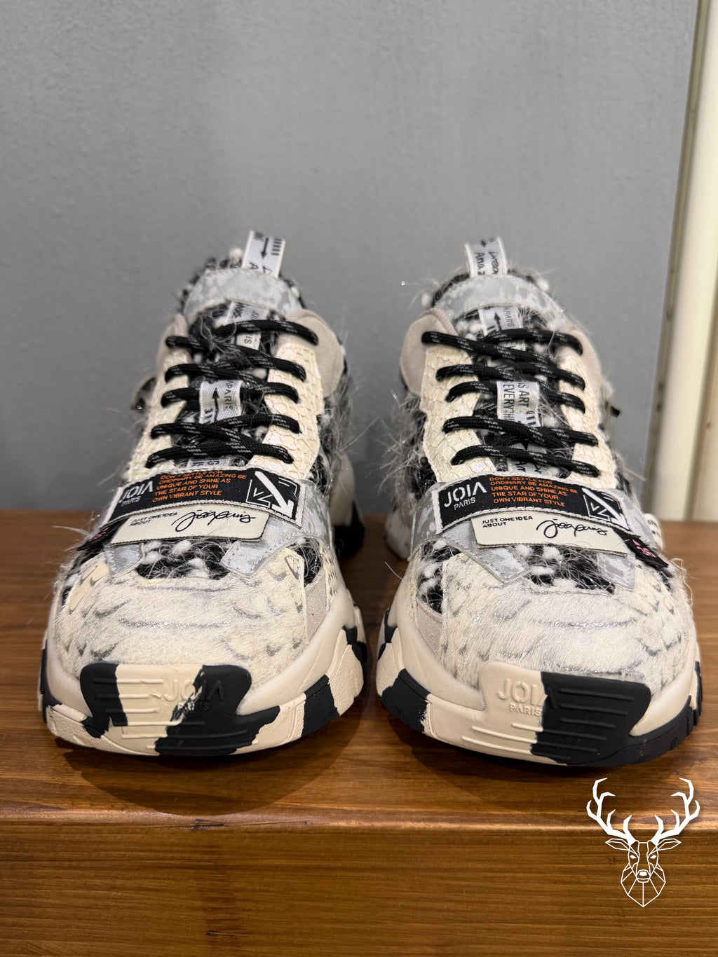 Sneaker Label Black & White Joia Paris