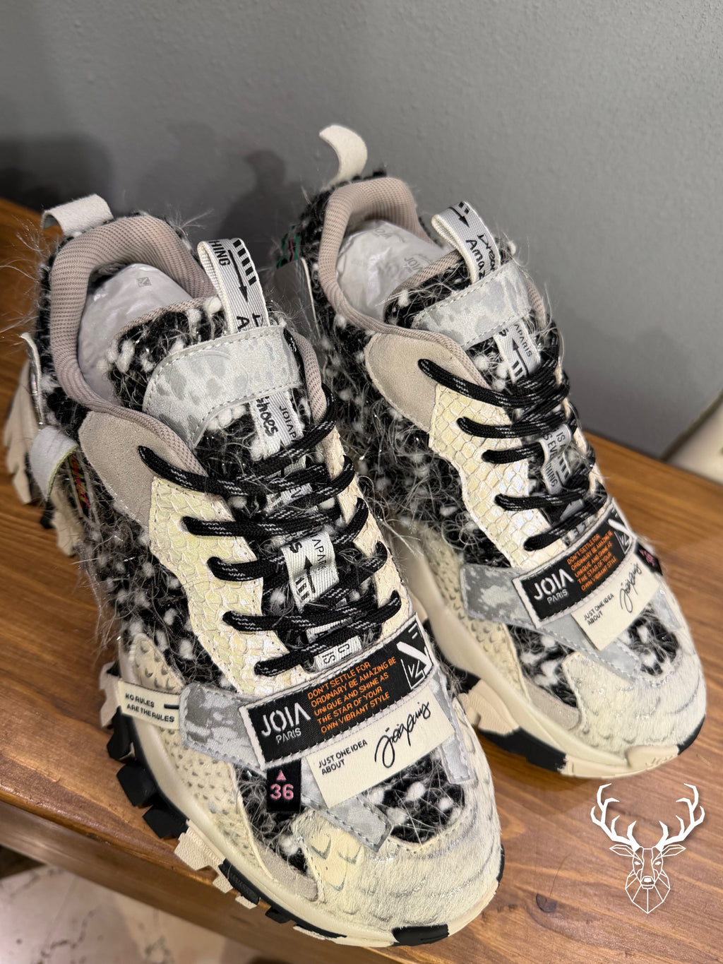 Sneaker Label Black & White Joia Paris