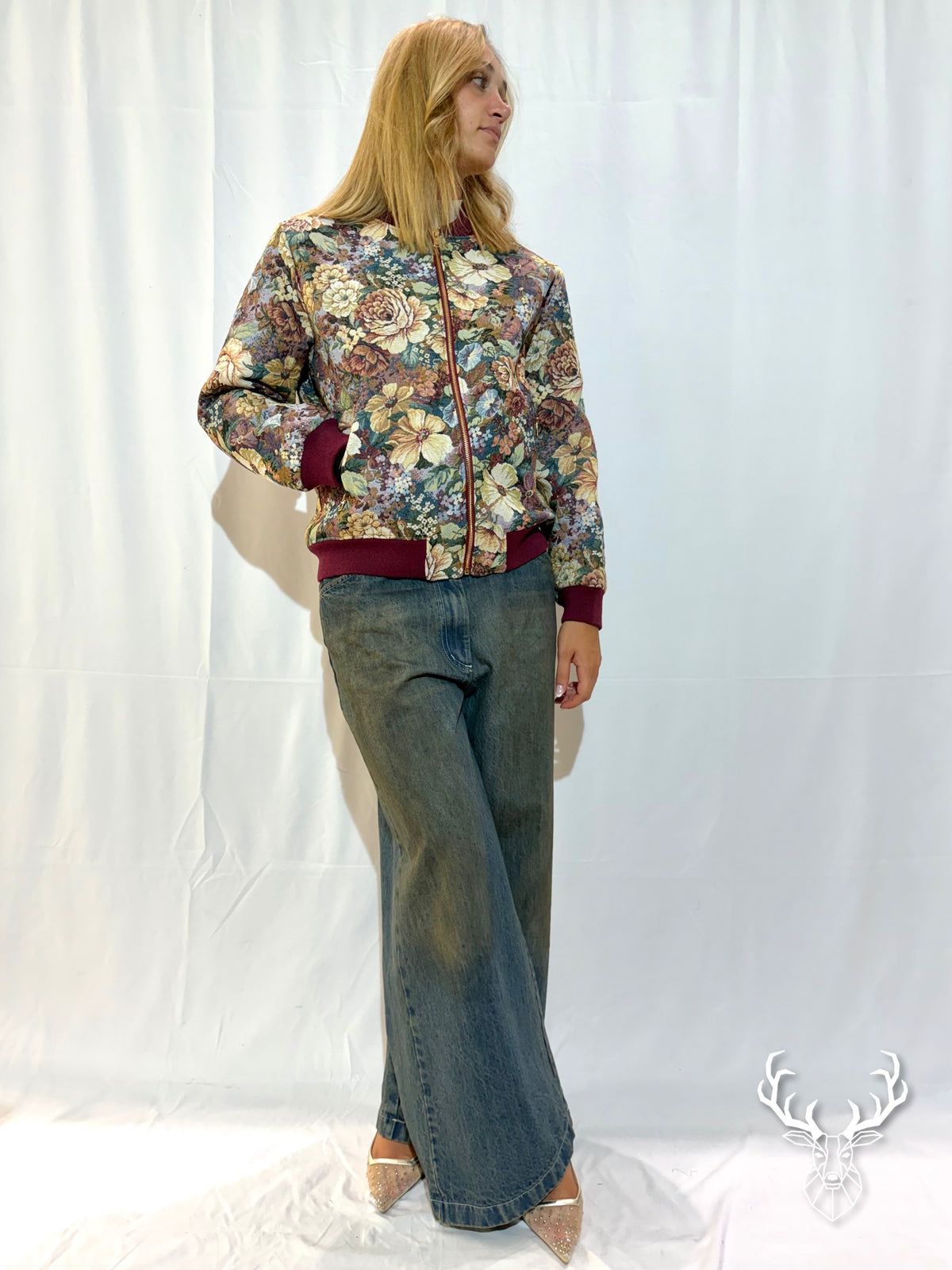 Bomber Tapestry Kontatto