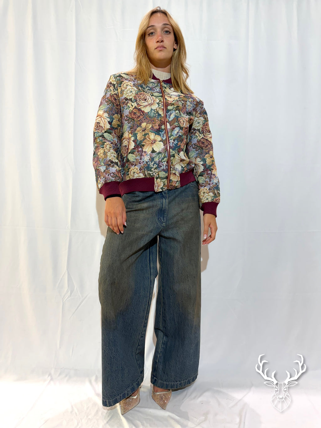 Bomber Tapestry Kontatto