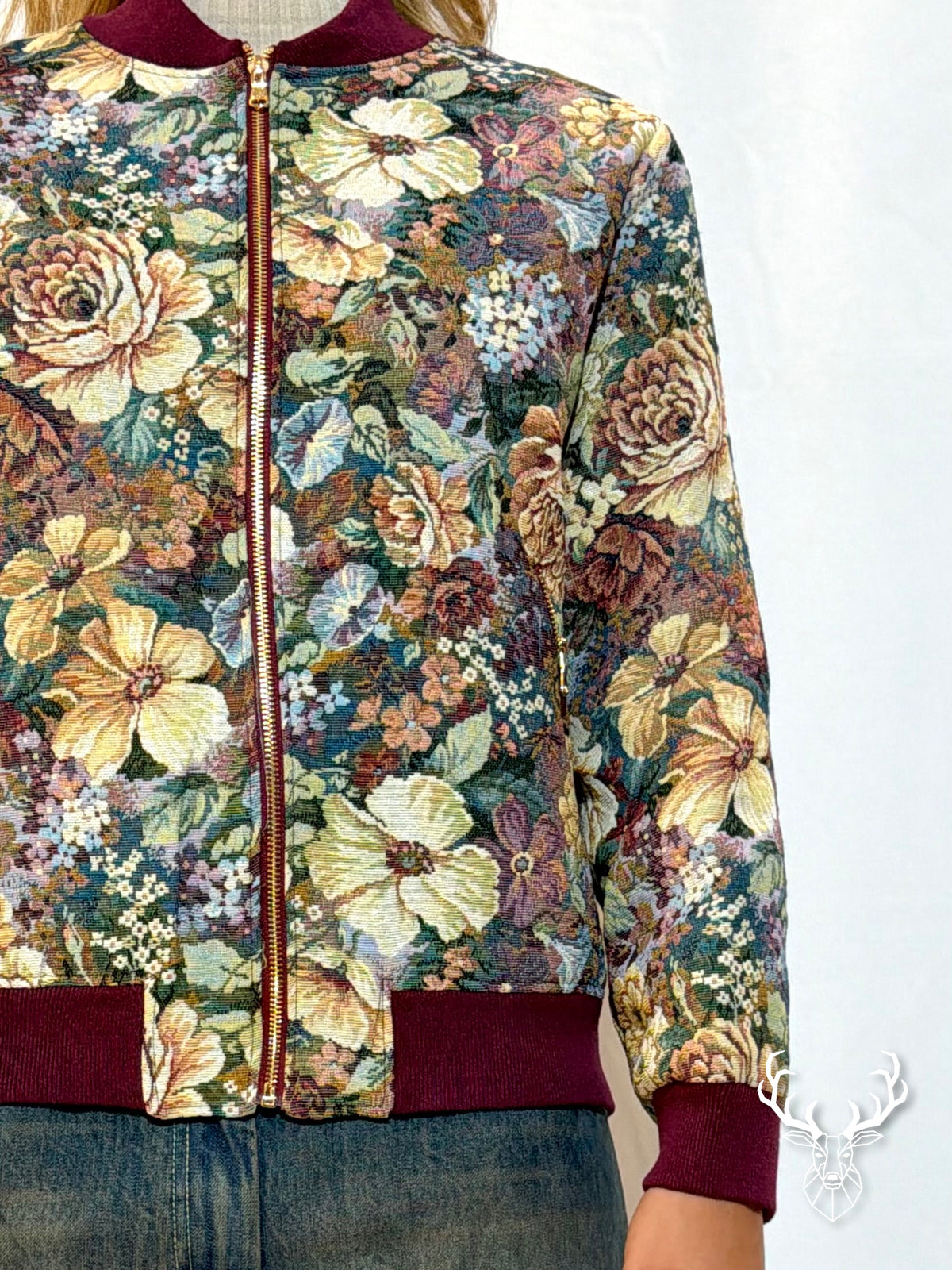 Bomber Tapestry Kontatto