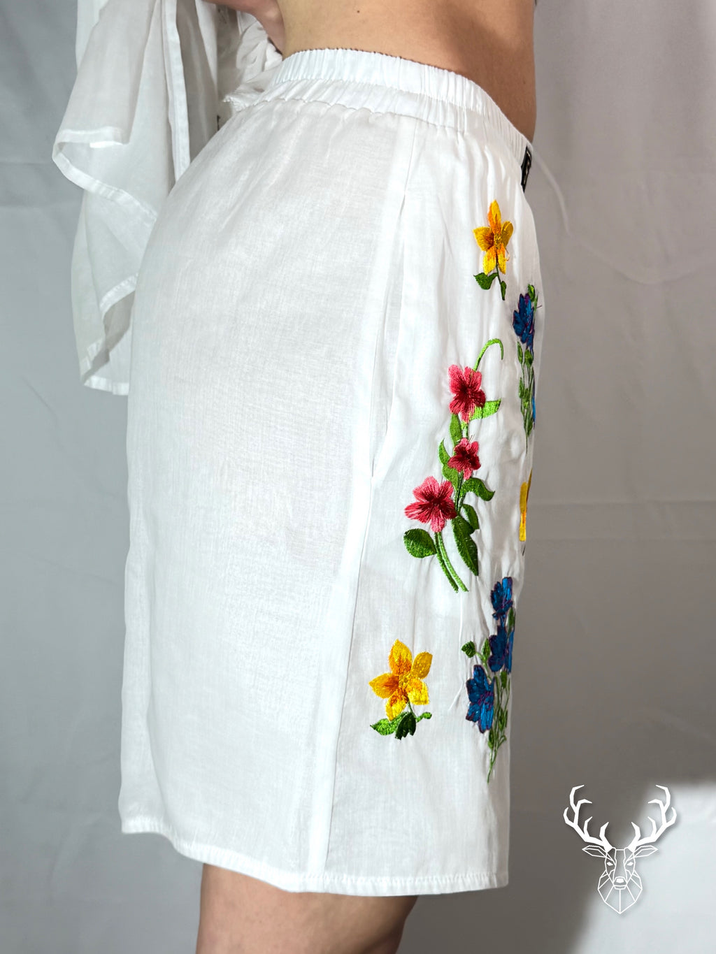 Pantaloncino Fiori Ricamati Bianco 5Progress